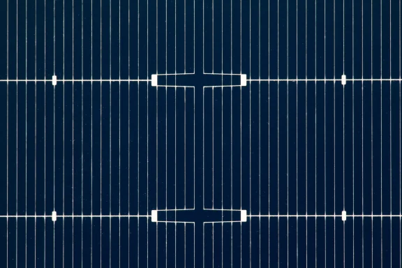 Close-up picture of a solar cell showing its finger lines and busbars